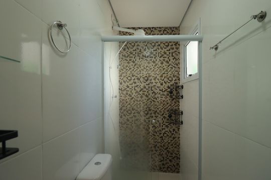 Banheiro de apartamento à venda com 2 quartos, 48m² em Parque Novo Oratório, Santo André