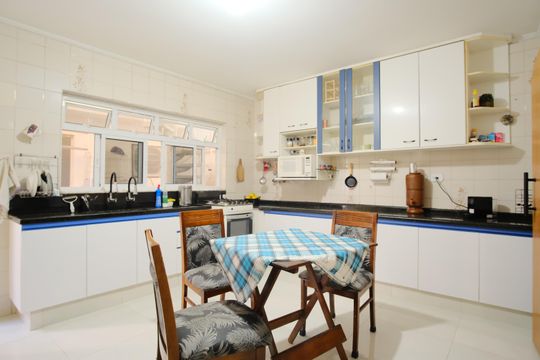 Cozinha de casa para alugar com 3 quartos, 230m² em Vila Carrão, São Paulo