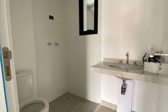 Banheiro social de apartamento para alugar com 3 quartos, 84m² em Butantã, São Paulo
