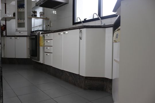 Cozinha  de apartamento à venda com 4 quartos, 250m² em Camargos, Guarulhos