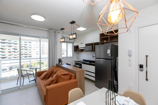 SALA DOIS AMBIENTES INTEGRADA A COZINHA de apartamento à venda com 1 quarto, 50m² em Centro, Campinas