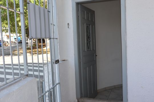 Hall de entrada de casa para alugar com 2 quartos, 70m² em Jardim Santa Adelia, São Paulo