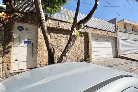 Fachada de casa para alugar com 4 quartos, 230m² em Parque Sao Domingos, São Paulo