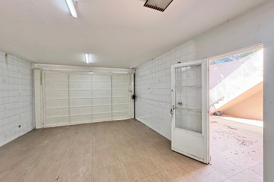 Garagem de casa para alugar com 4 quartos, 230m² em Parque Sao Domingos, São Paulo
