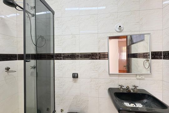 Banheiro da Suíte 1 de casa para alugar com 4 quartos, 230m² em Parque Sao Domingos, São Paulo