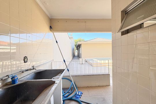 Área de Serviço de casa para alugar com 4 quartos, 230m² em Parque Sao Domingos, São Paulo