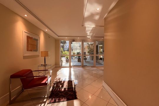 Portaria  de apartamento para alugar com 2 quartos, 90m² em Lagoa, Rio de Janeiro