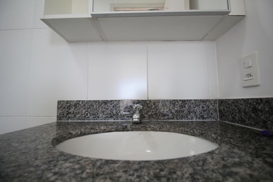 Banheiro de apartamento para alugar com 1 quarto, 47m² em Vila Suzana, São Paulo