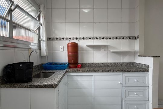 Cozinha de apartamento para alugar com 2 quartos, 70m² em José Menino, Santos