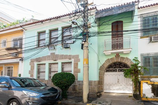 Fachada de casa à venda com 3 quartos, 153m² em Tijuca, Rio de Janeiro