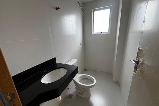 Banheiro da suíte de apartamento à venda com 3 quartos, 52m² em Santo Andre, Belo Horizonte