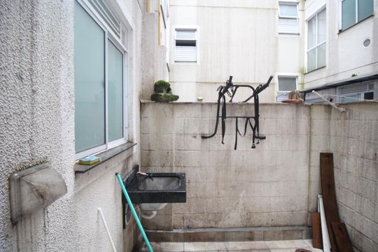 Área de Serviço de apartamento para alugar com 2 quartos, 55m² em Chácara das Pedras, Porto Alegre