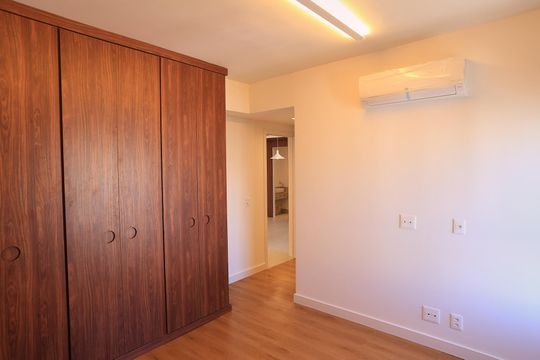 Suíte 1 de apartamento para alugar com 2 quartos, 77m² em Funcionários, Belo Horizonte
