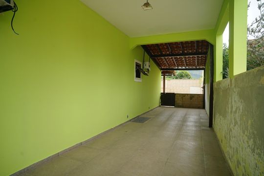 Garagem de casa para alugar com 4 quartos, 300m² em Jardim Atlântico Oeste (itaipuaçu), Maricá