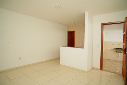 Sala de casa para alugar com 1 quarto, 45m² em Jardim Atlântico Leste, Maricá