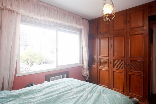 Quarto 1 de apartamento para alugar com 2 quartos, 92m² em Menino Deus, Porto Alegre