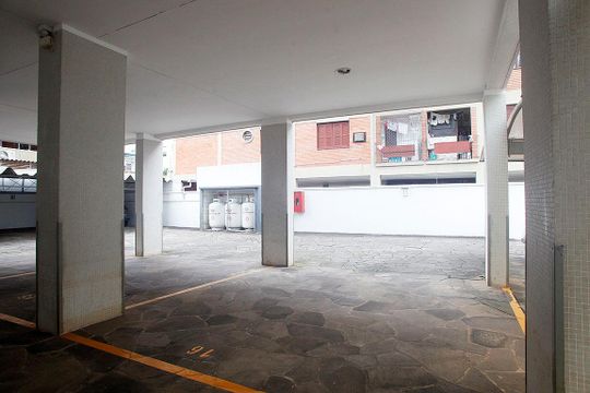 Box Garagem (01 vaga) de apartamento para alugar com 2 quartos, 92m² em Menino Deus, Porto Alegre