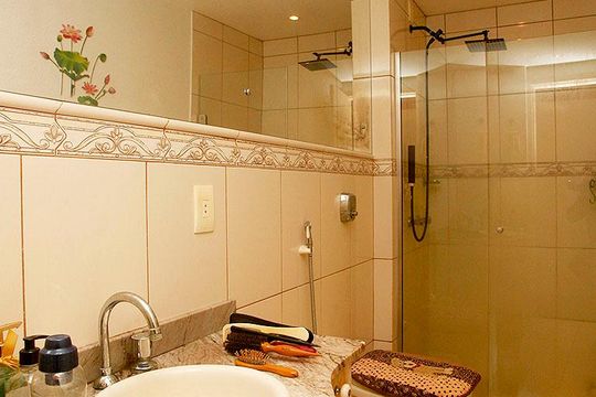Banheiro 1 de apartamento para alugar com 2 quartos, 92m² em Menino Deus, Porto Alegre