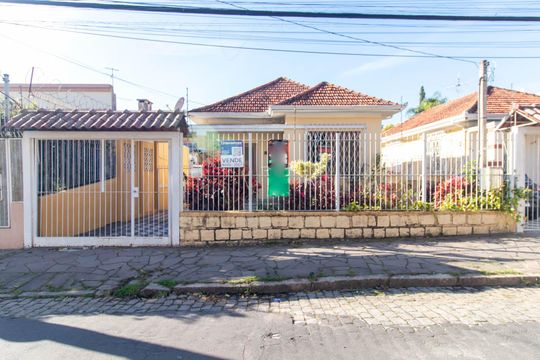 Fachada de casa à venda com 2 quartos, 125m² em Santo Antônio, Porto Alegre