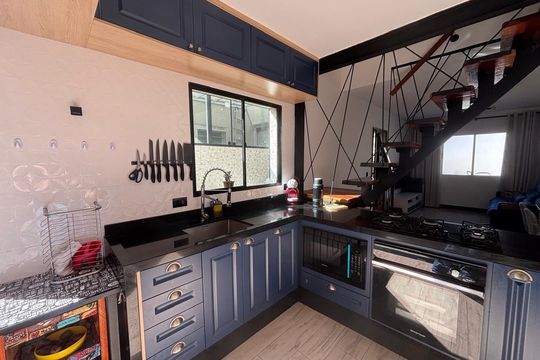 Cozinha de casa de condomínio à venda com 2 quartos, 59m² em Jardim California, Barueri