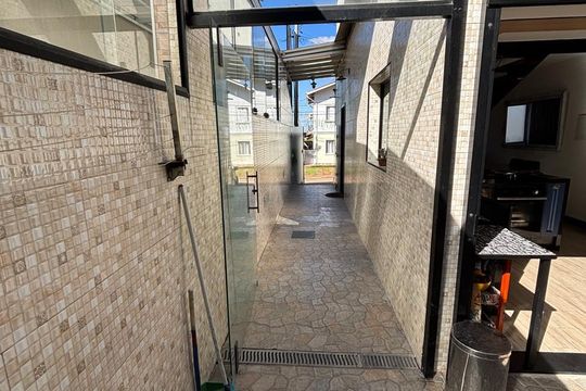 Corredor de acesso de casa de condomínio à venda com 2 quartos, 59m² em Jardim California, Barueri