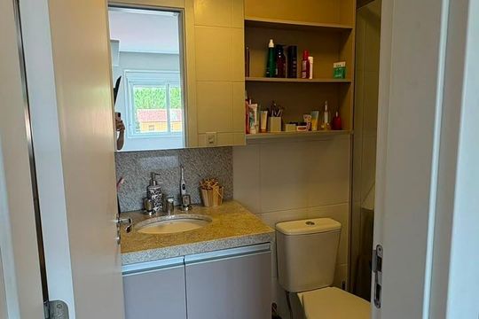 Banheiro de apartamento à venda com 2 quartos, 58m² em Ipanema, Porto Alegre