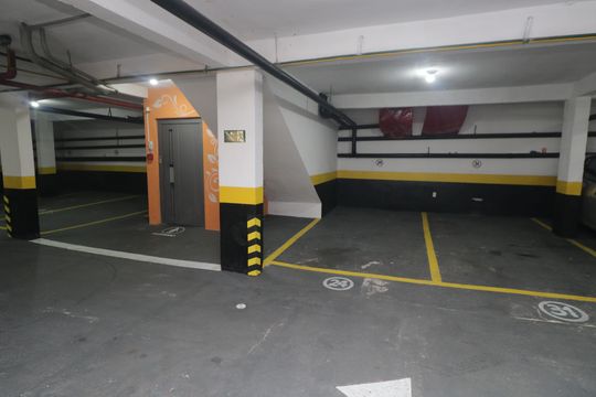 Garagem/Elevador de apartamento para alugar com 2 quartos, 75m² em Vila Príncipe de Gales, Santo André