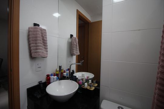 Banheiro de apartamento para alugar com 2 quartos, 44m² em Morro Santana, Porto Alegre