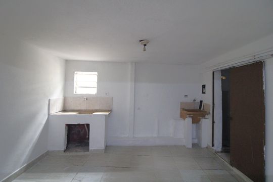 Cozinha / Área de serviço de casa para alugar com 1 quarto, 80m² em Jardim Santa Francisca Cabrini, São Paulo
