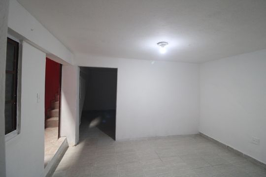 Sala de casa para alugar com 1 quarto, 80m² em Jardim Santa Francisca Cabrini, São Paulo