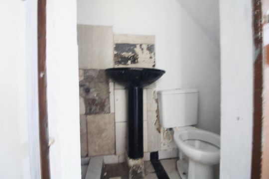 Banheiro de casa para alugar com 1 quarto, 80m² em Jardim Santa Francisca Cabrini, São Paulo