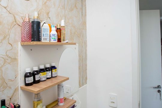 Banheiro de apartamento para alugar com 2 quartos, 34m² em Jardim Miriam, São Paulo