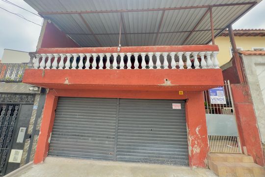 Placa instalada na fachada do imóvel de casa à venda com 3 quartos, 70m² em Jardim Rosa de Franca, Guarulhos