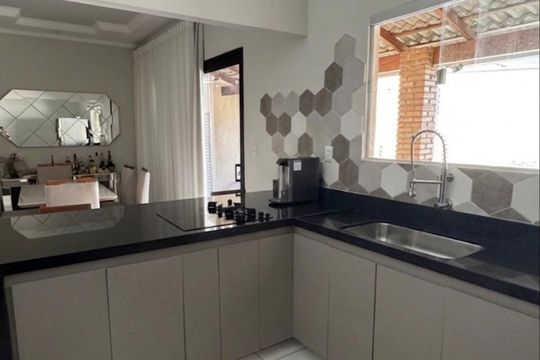 Cozinha de casa para alugar com 4 quartos, 140m² em Tubalina, Uberlândia