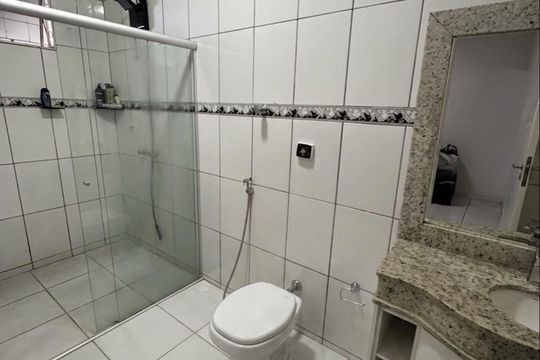 Banheiro social de casa para alugar com 4 quartos, 140m² em Tubalina, Uberlândia