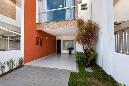 Fachada de casa para alugar com 3 quartos, 127m² em Rio Tavares, Florianópolis