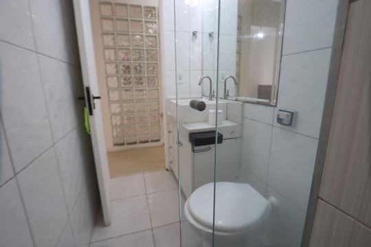 Banheiro de apartamento à venda com 2 quartos, 56m² em Vila Prudente, São Paulo