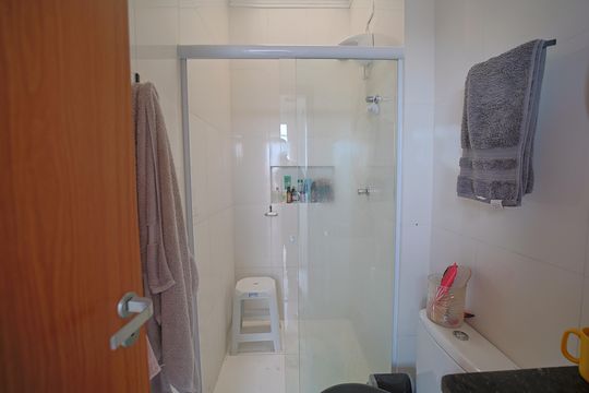 Banheiro de apartamento à venda com 2 quartos, 95m² em Vila Ré, São Paulo