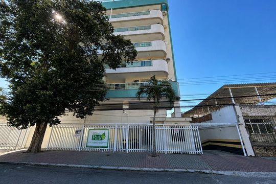 Fachada + placa de apartamento à venda com 2 quartos, 74m² em Vila Valqueire, Rio de Janeiro