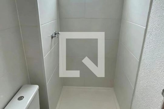 Banheiro de apartamento para alugar com 2 quartos, 47m² em Jardim Paraíso, Nova Iguaçu