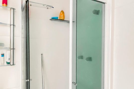 Banheiro da Suíte de apartamento à venda com 2 quartos, 54m² em Chácara Cruzeiro do Sul, São Paulo