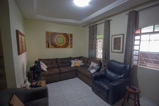 Casa à venda com 5 quartos, 300m² em Conjunto M, Brasília