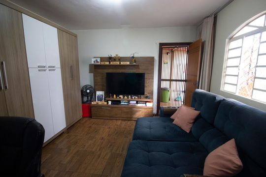 Casa à venda com 5 quartos, 300m² em Conjunto M, Brasília