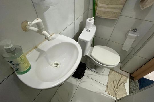 Banheiro de kitnet/studio para alugar com 1 quarto, 30m² em Centro, Campinas