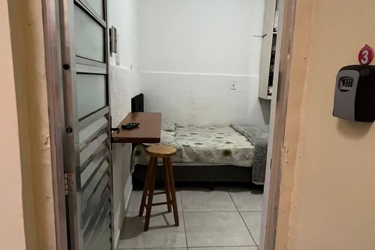 Entrada de kitnet/studio para alugar com 1 quarto, 30m² em Centro, Campinas