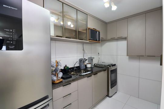 Cozinha de apartamento para alugar com 2 quartos, 72m² em Piatã, Salvador
