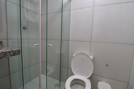 Banheiro Social de apartamento para alugar com 2 quartos, 72m² em Piatã, Salvador