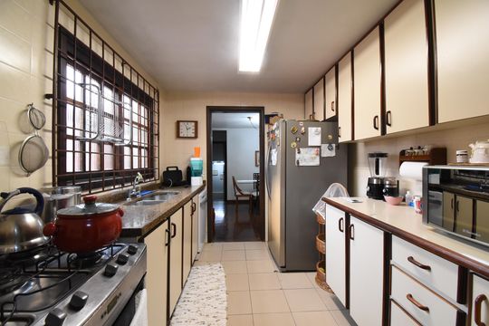 Cozinha de casa à venda com 4 quartos, 440m² em Pilarzinho, Curitiba