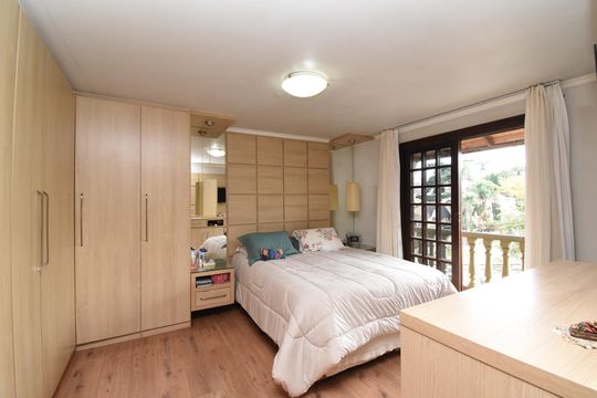 Suíte de casa à venda com 4 quartos, 440m² em Pilarzinho, Curitiba