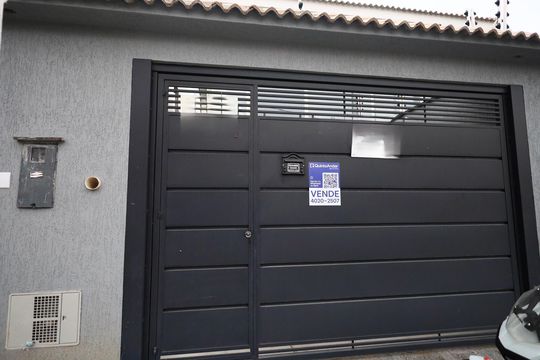 Fachada de casa à venda com 3 quartos, 125m² em Cipava, Osasco